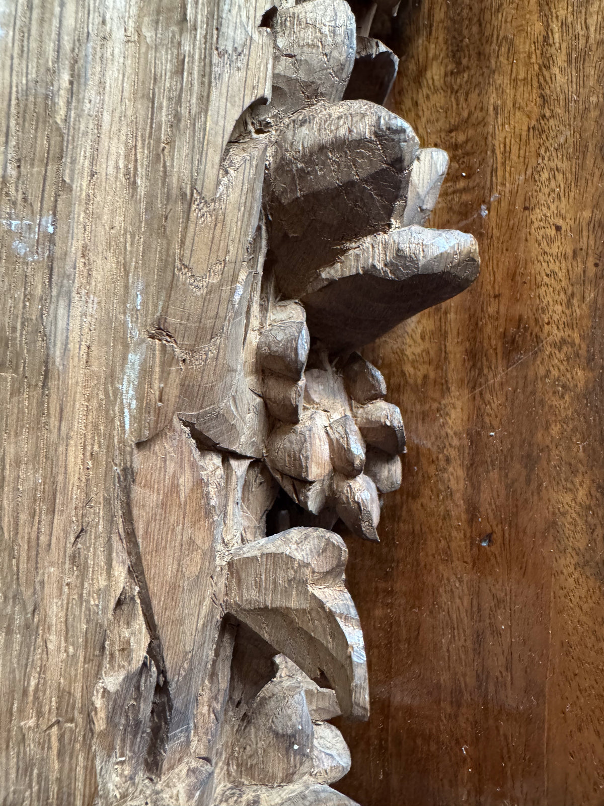 A Pair of Early 18th Century Carved Oak Elements in the manner of Grinling Gibbons (1648-1721)